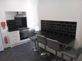 Double-bed (E2) close to Burnley city centre